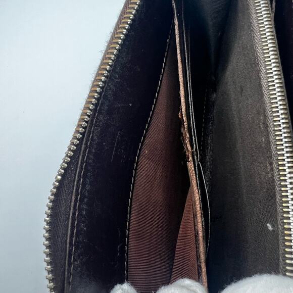 GUC Fendi Zucca Canvas/Leather Zip Wallet - Picture 10 of 10